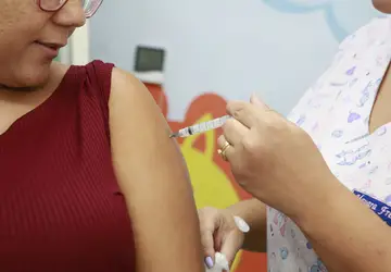 Feriado do Dia do Trabalhador tem plantão de vacinação em Campo Grande; veja onde se imunizar